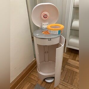 Preowned Munchkin Step Diaper Pail and Refill Bag